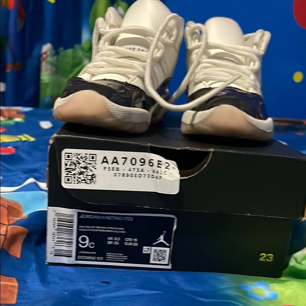 Jordan Retro Kids Shoes - White and Black